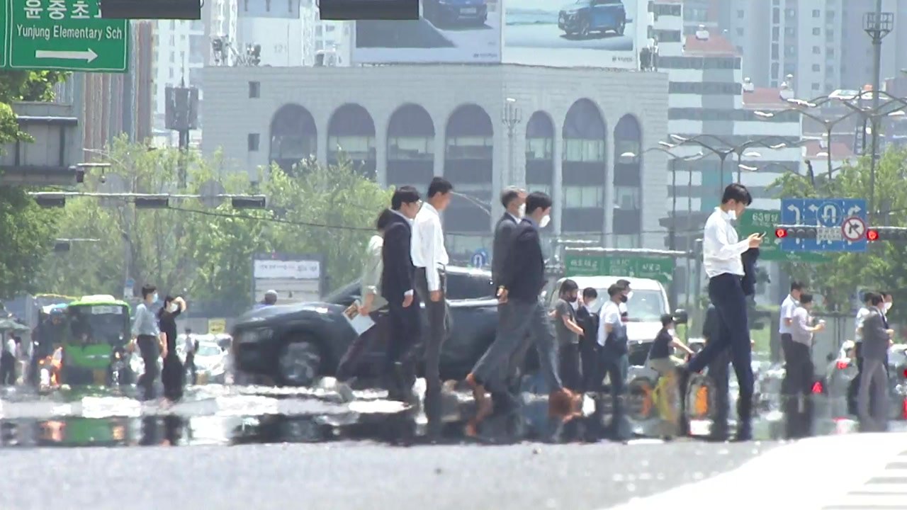 [날씨] 무더위 속 충청·호남 소나기...태풍 '마이삭' 북상 / YTN