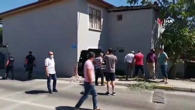 Otomobil yatak odasına girdi, faciadan dönüldü