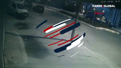 Otomobili iterek yer açan hırsızlar kamerada