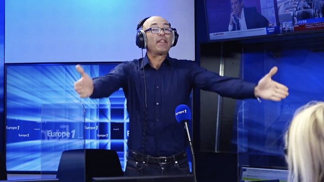 J'utilise des canyons entre chaque mot : La première imitation de Jean Castex par Nicolas Canteloup debout dans le studio d'Europe 1