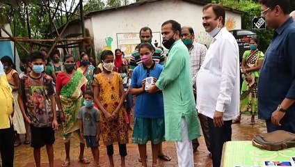 Maharashtra BJP distributes smartphones to tribal kids for online classes