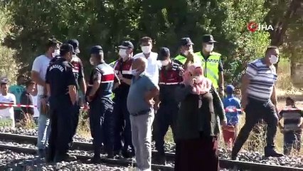 Lokomotif tren raylarında oturan gençlere çarptı: 1 ölü, 1 yaralı