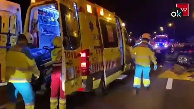 Un accidente de tráfico en el municipio de Fuenlabrada, en Madrid, ha dejado a cinco jóvenes heridos, tres de ellos de gravedad.