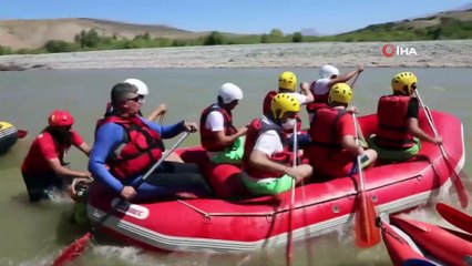 Binali Yıldırım Erzincan’da rafting yaptı
