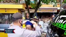 Polres Pekalongan Blusukan Bagikan Masker dan Stiker