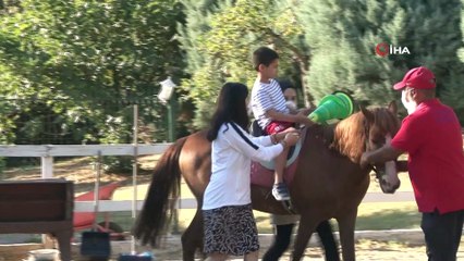 Oğlunun sağlığına kavuşması için her fırsatta Türkiye’nin yolunu tutuyor