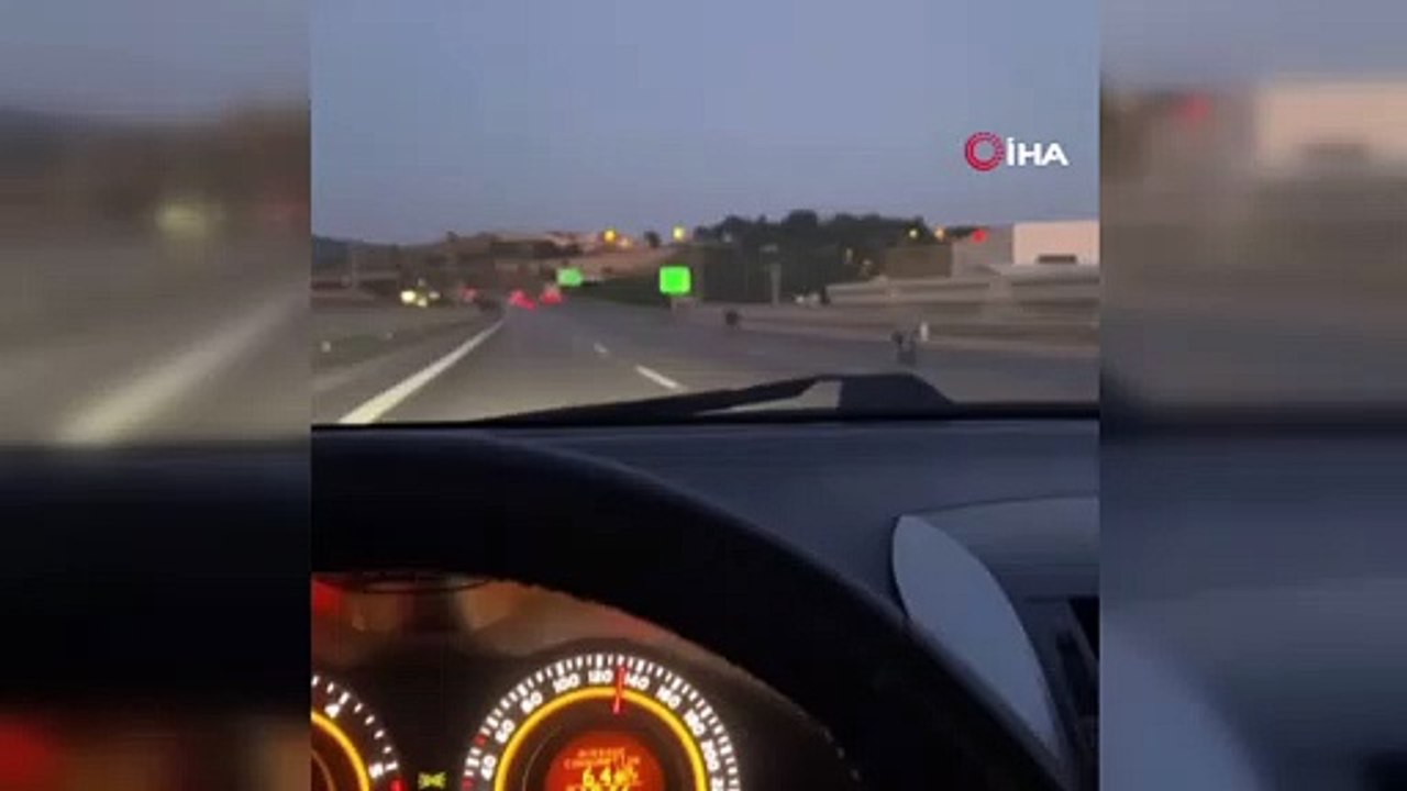 120 kilometre hızla motosikletin üzerine yattı, ölüme meydan okudu