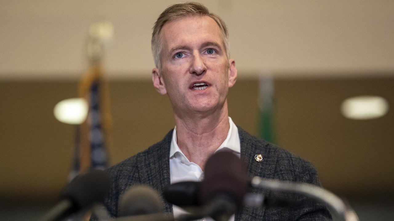 Portland protests: Mayor blames Trump after shooting