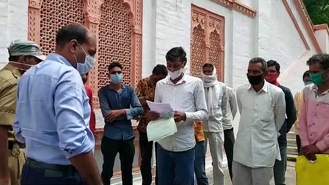 सरपंच सचिव के कारनामे को लेकर ग्रामीण जनों ने कलेक्टर के नाम एसडीएम को दिया ज्ञापन