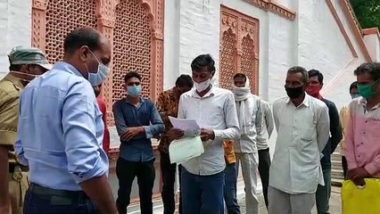 सरपंच सचिव के कारनामे को लेकर ग्रामीण जनों ने कलेक्टर के नाम एसडीएम को दिया ज्ञापन