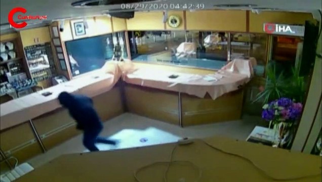 3,5 dakikada 10 kilo altını böyle çaldılar