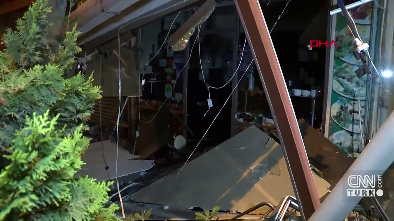 Facianın eşiğinden dönüldü, hızını alamayan otomobil restorana daldı | Video