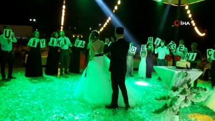 Düğünde geline doğum günü sürprizi