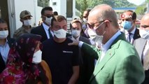 Cumhurbaşkanı Erdoğan, sel bölgesinde incelemelerde bulunup brifing aldı