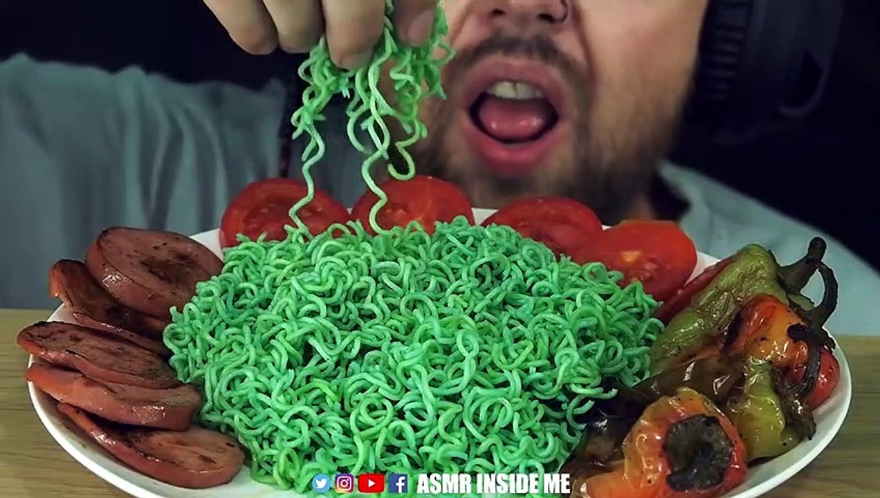 ASMR GREEN NOODLES + SAUSAGES + ROASTED PEPPERS + TOMATOES | EATING SOUND (NO TALKING)  BEST SOUND