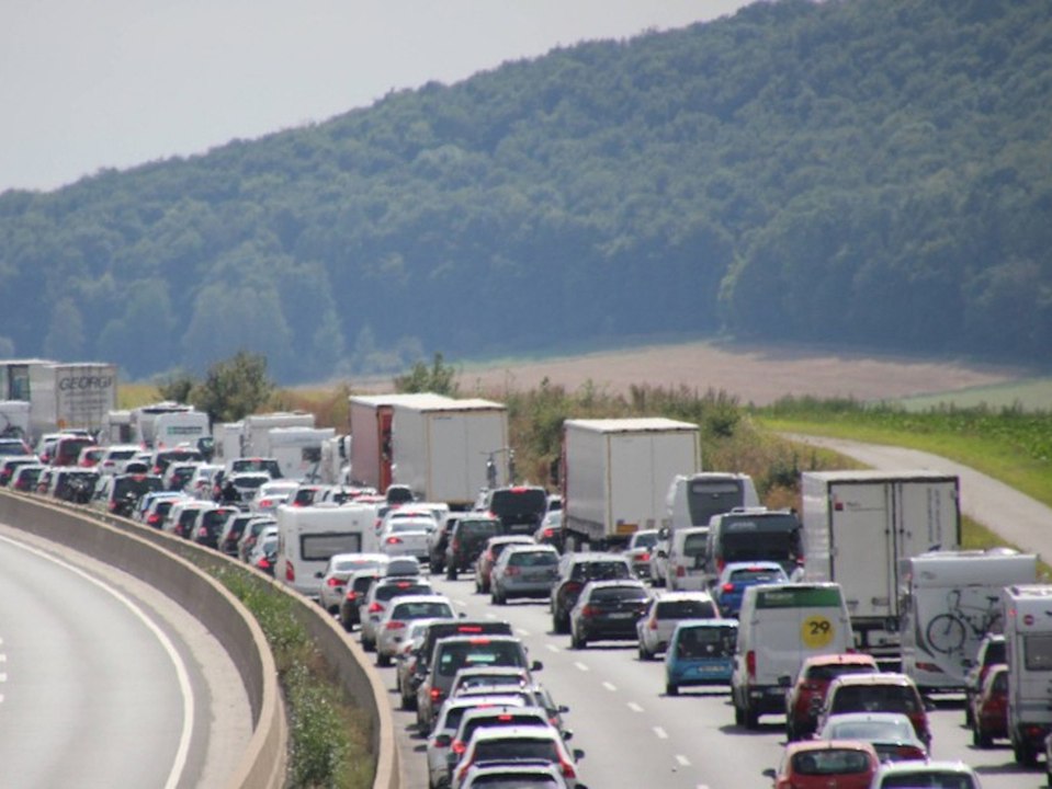 Chaos am Wochenende? Auf diesen Straßen herrscht Staugefahr!