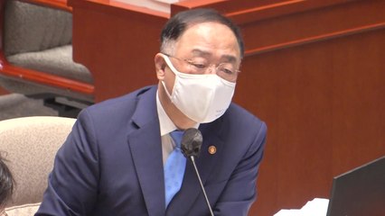 홍남기, '30만 원씩 100번 지급' 이재명에 "책임 없는 발언" / YTN
