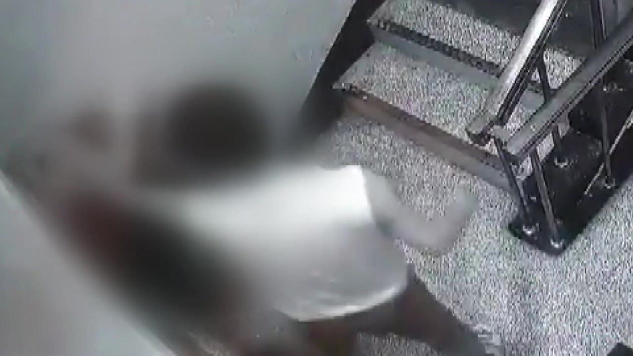 천안에서 별거 중인 아내 찾아가 무차별 폭행한 40대 남성 송치 / YTN