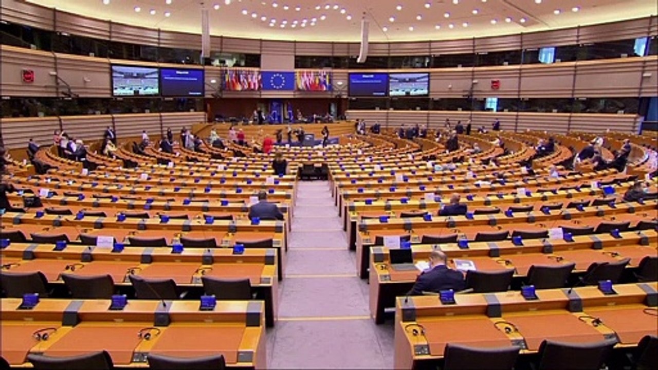 Braccio di ferro tra Parlamento e Consiglio europeo: al centro trilioni di euro