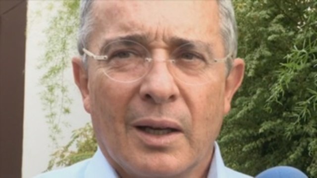 EE.UU. sospechó repetidamente de vínculos de Álvaro Uribe con paramilitares