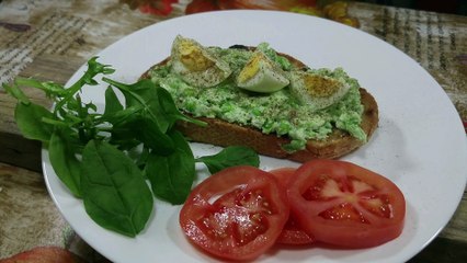 egg on smashed peas !! So Easy and So Healthy !!!!
