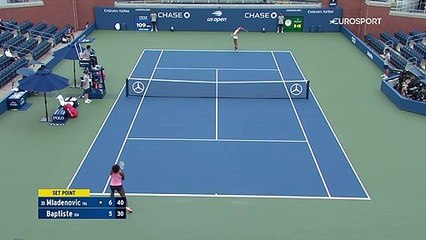 Malgré des problèmes au service, Mladenovic s'en est sortie