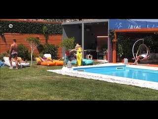 Big Brother: Η δικηγόρος κατάφερε να εκνευρίσει τα αγόρια-Ένταση στην πισίνα