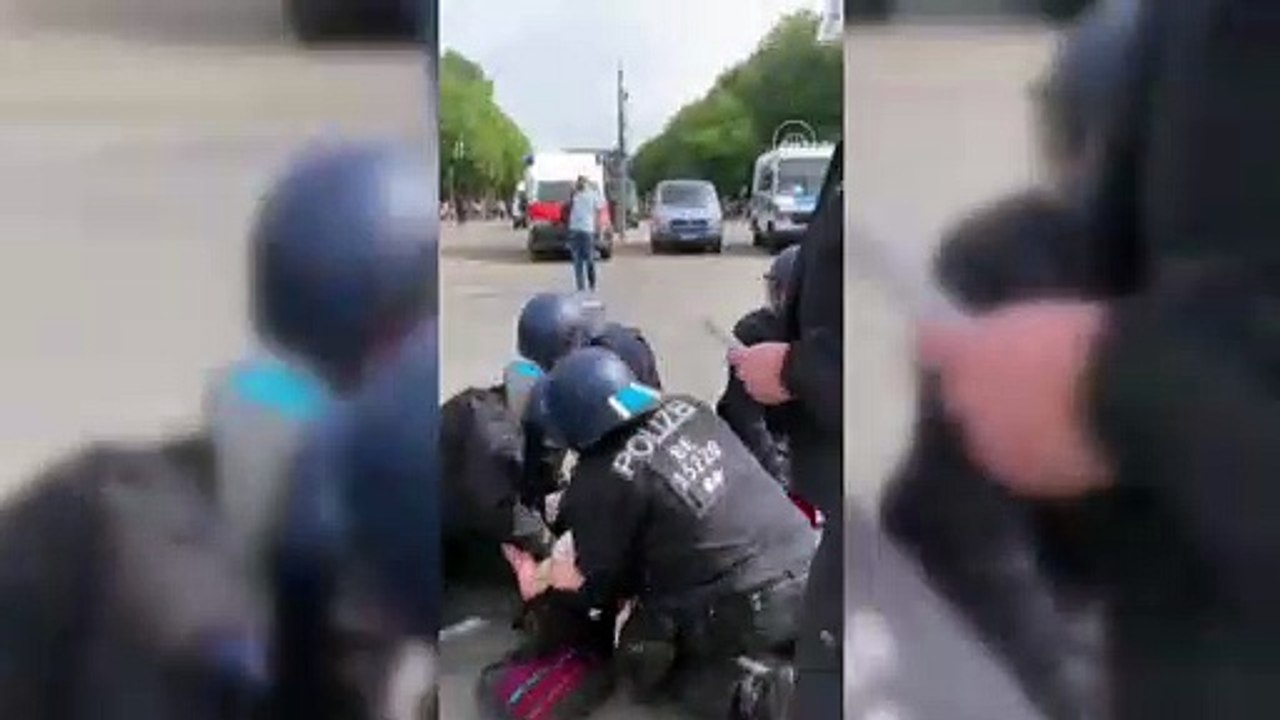 Almanya'da polis şiddeti: Biri hamile iki kadını darp ettiler!
