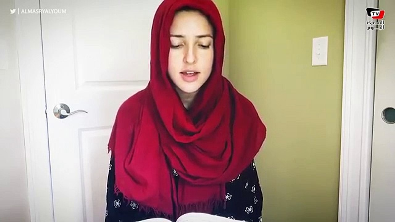 على طريقة المنشاوي.. المغنية الأمريكية جنيفر جراوت تبهر متابعيها بص ( 360 X 640 )