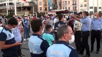 İstiklal Caddesi’nde Zabıta Teşkilatı’ndan yıldönümü töreni öncesi atlı prova