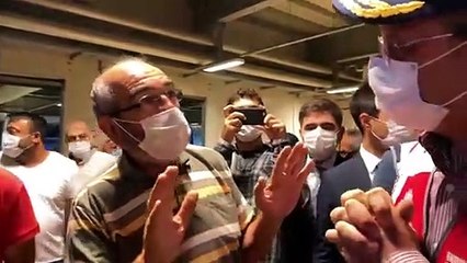 Balık halini ziyaret eden İmamoğlu, İBB itfaiyesine balık ısmarladı