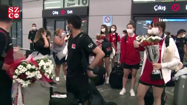 Avrupa Şampiyonu milliler yurda döndü