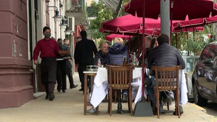 Bares y cafés reabren en Buenos Aires
