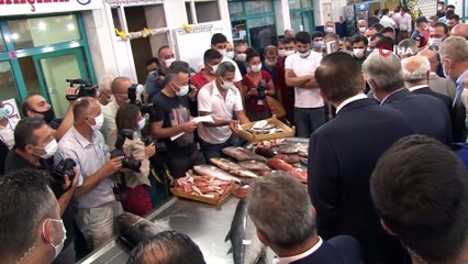 İzmir’in balık halinde hem hareket hem bereket var