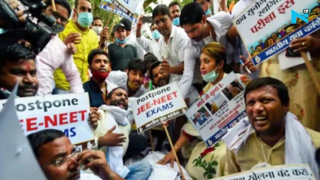 Lucknow police lathicharge against Samajwadi members protesting against NEET- JEE exams