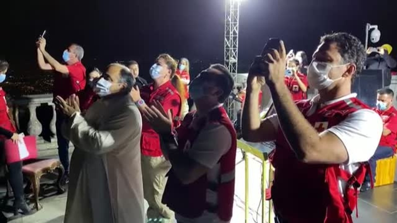Brasil ilumina su Cristo Redentor en homenaje al trabajo de los sanitarios
