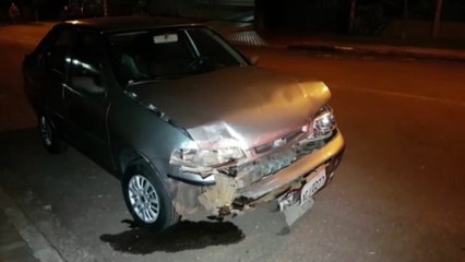 Carros se envolvem em acidente no Bairro Country