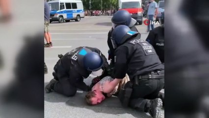 - Alman polisinin yaşlı kadına şiddeti tepki çekti