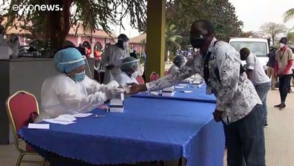 Taxistas testados à Covid-19 em Luanda