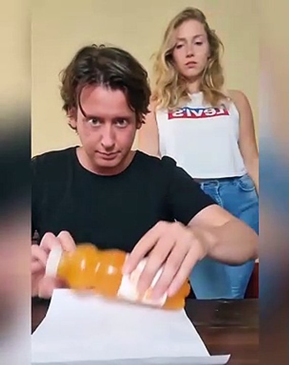 Tour de magie avec une bouteille