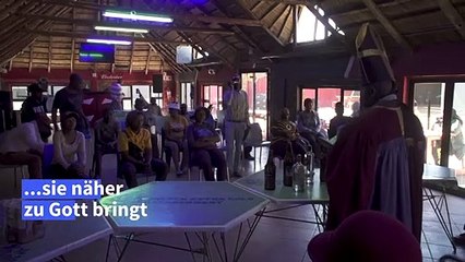 Amen und Prost: Unorthodoxer Gottesdienst in Südafrika