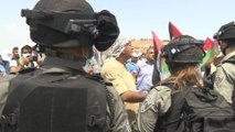 بقنابل الغاز والرصاص.. الاحتلال الإسرائيلي يقمع مظاهرة لفلسطينيين احتجاجا على إقامة منطقة صناعية