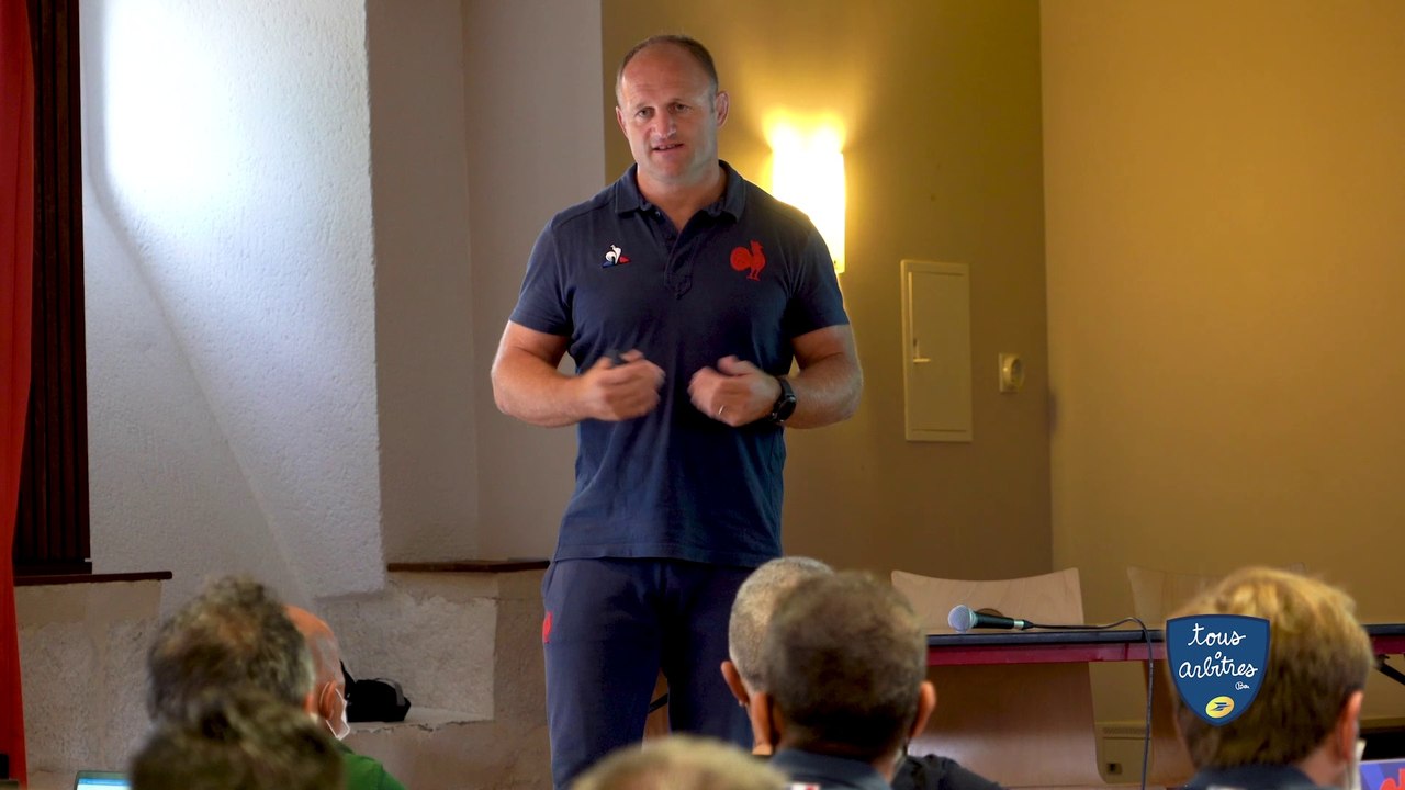 Stage de rentrée des arbitres Top 14 et Pro D2 : Atelier sur la mêlée par William Servat