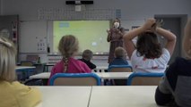 Les élèves de retour en classe en respectant les gestes barrières