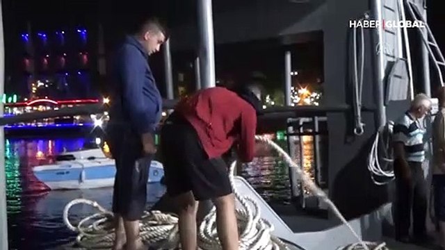 Vira Bismillah diyerek sezonu açan balıkçıların yüzü güldü