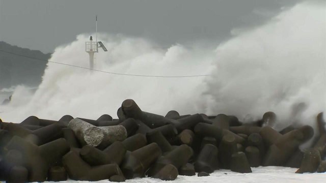 매우 강한 태풍 '마이삭' 북상...전국 강한 비바람 비상 / YTN