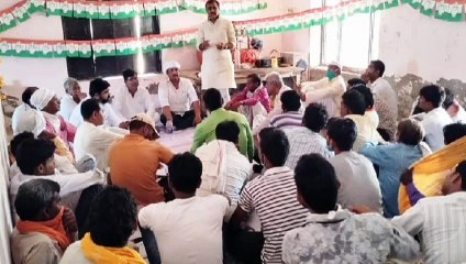 इटावा: जसवंत नगर में दो दर्जन नौजवानों ने थामा कांग्रेस का दामन