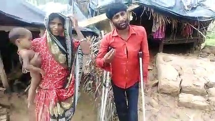 झाँसी: तेज बारिश से दिव्यांग युवक का घर पानी में बहा