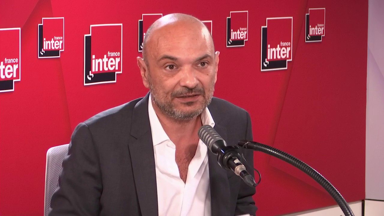Richard Malka, avocat de Charlie Hebdo : "Mme Obono avait les yeux secs devant les morts de Charlie. Et M. Mélenchon, qui n'avait pas assez de trémolos dans la voix aux obsèques de Charb, est à la fois Obono et Charb. Je ne sais pas comment il fait."