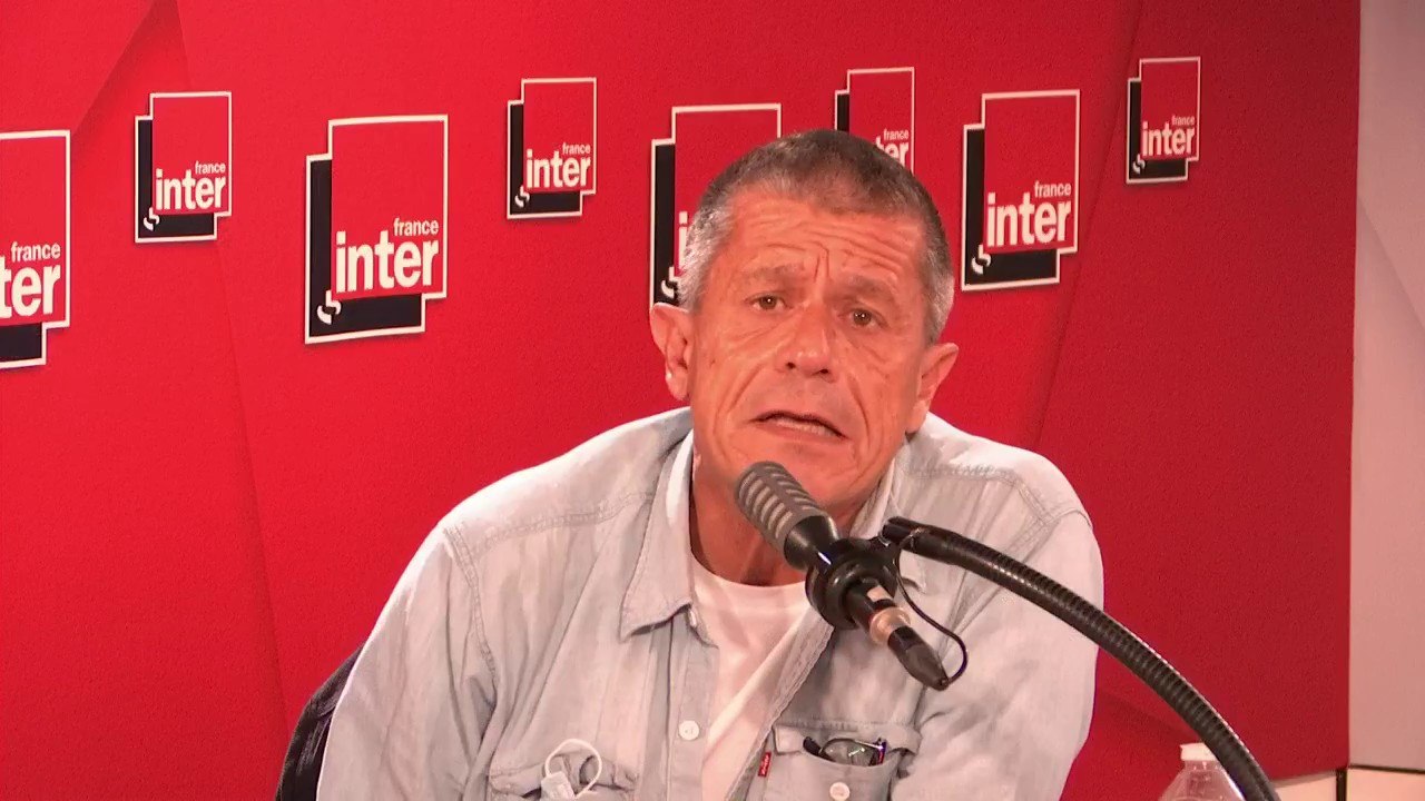 Emmanuel Carrère : "Je ne crois pas possible d'échapper à cette angoisse existentielle qui existe chez tous, avec le volume un peu plus fort chez certaines personnes. Ce qu'on peut faire, c'est au moins la décrire."